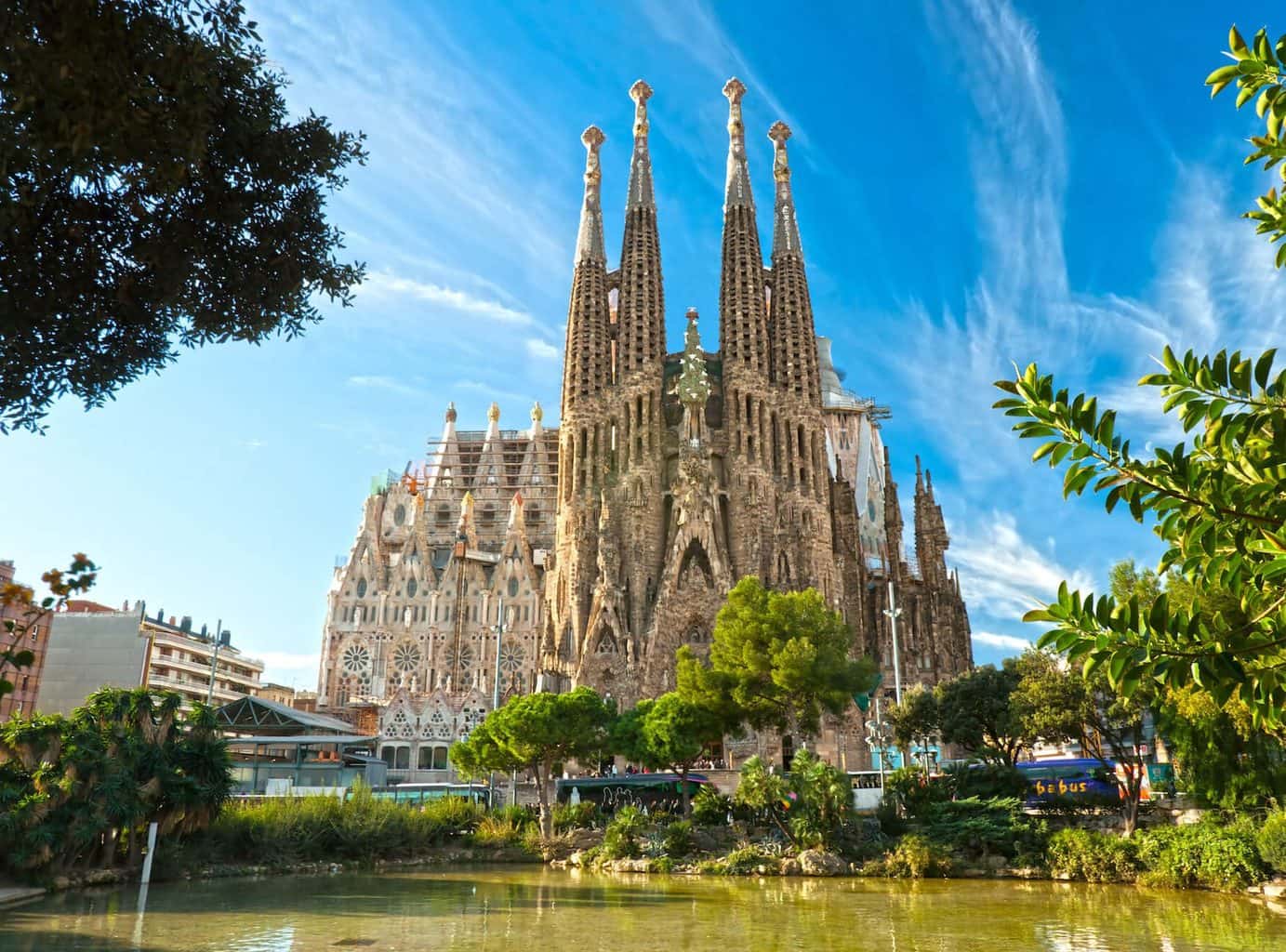 luxury Barcelona holiday Cathedrial and river view