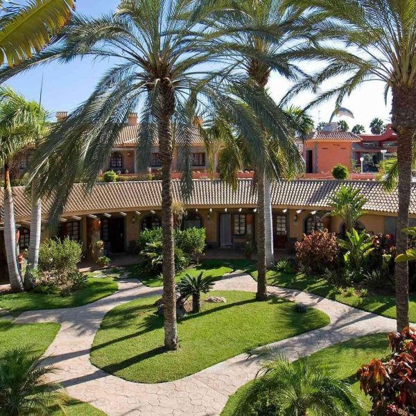 Dunas Suites and Villas Gran Canaria Offer Palm trees and outside view