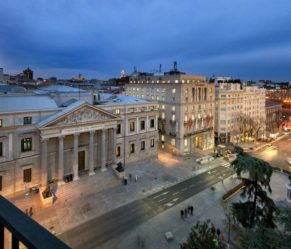 Villa Real Hotel Madrid Offer Outside column building view