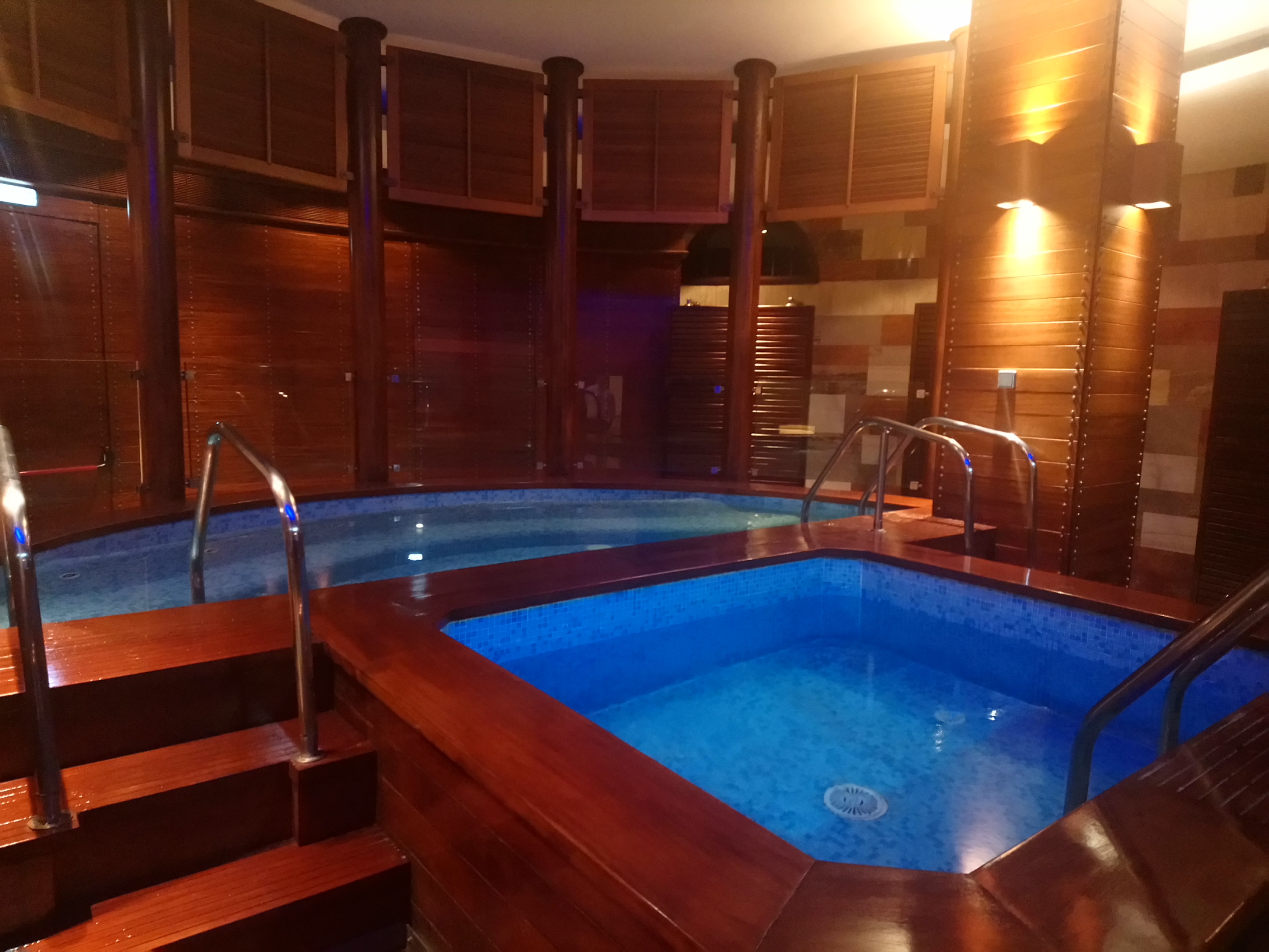 Jacuzzi and Plunge Pool at Columbia Beach Resort, Cyprus
