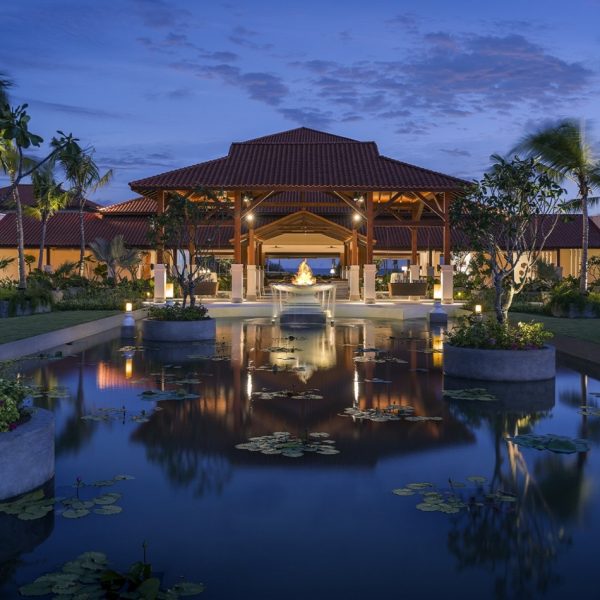 Shangri-La Hambantota Resort in Sri Lanka, night view of the hotel entrance
